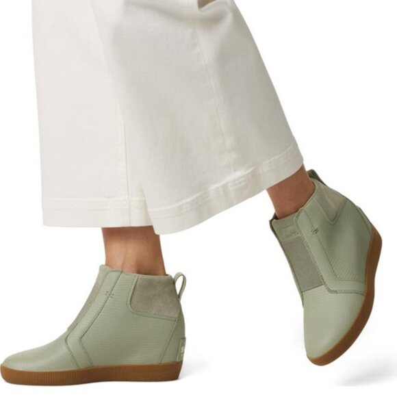 Sorel Out N About Pull On Wedge Booties Leather Chelsea Boot Safari Green Size 9 - Picture 1 of 7
